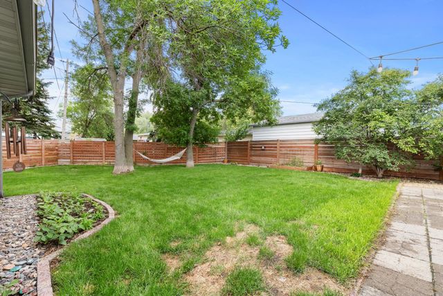 615 22nd Ave NW, Minot, ND 58703