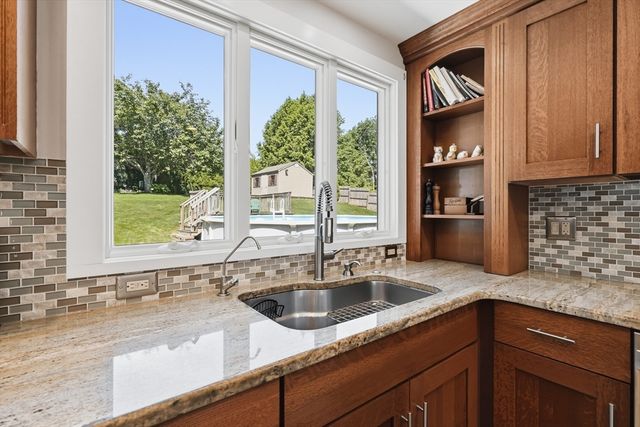 6 Brynmawr Dr, East Longmeadow, MA 01028