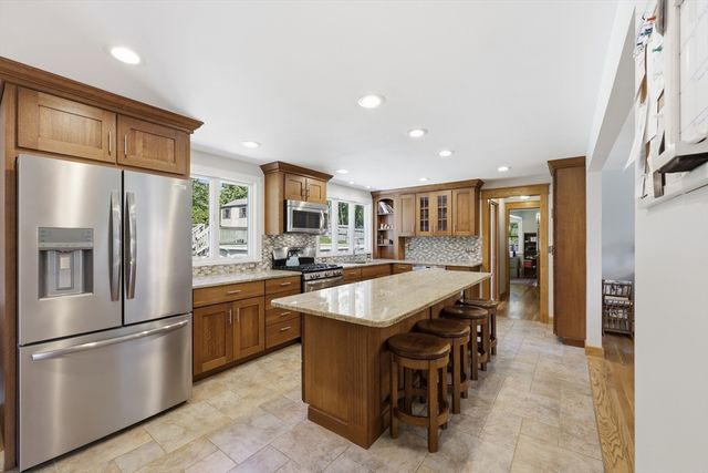 6 Brynmawr Dr, East Longmeadow, MA 01028