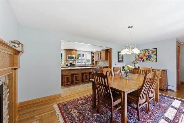 6 Brynmawr Dr, East Longmeadow, MA 01028