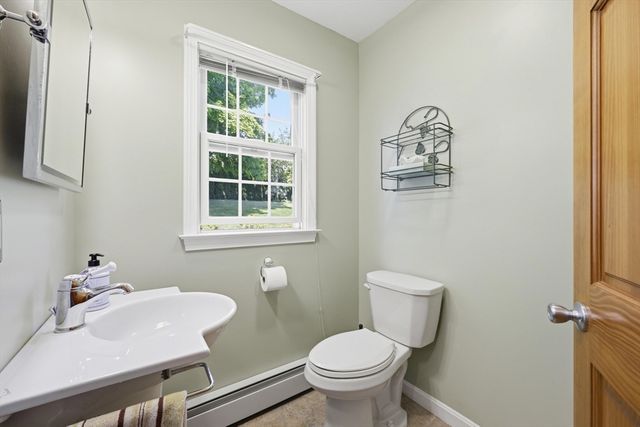6 Brynmawr Dr, East Longmeadow, MA 01028