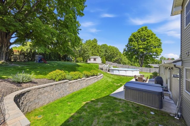 6 Brynmawr Dr, East Longmeadow, MA 01028