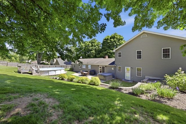 6 Brynmawr Dr, East Longmeadow, MA 01028