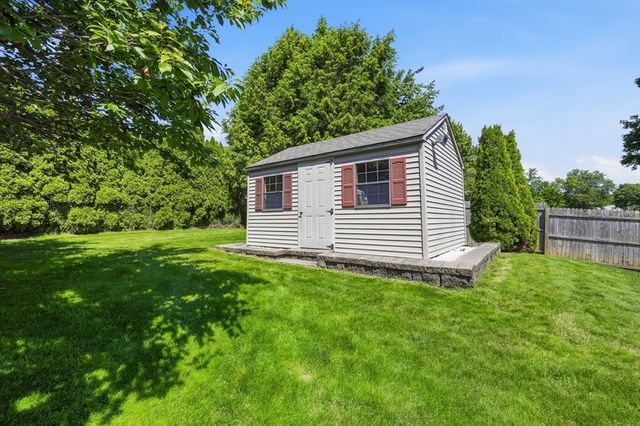 6 Brynmawr Dr, East Longmeadow, MA 01028