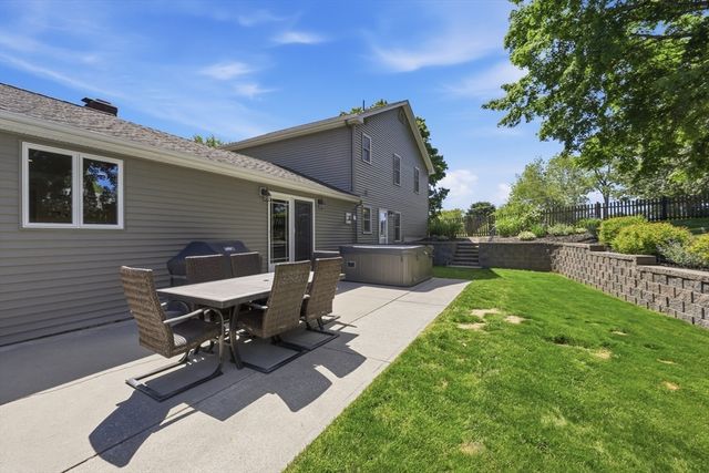 6 Brynmawr Dr, East Longmeadow, MA 01028