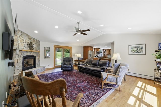 6 Brynmawr Dr, East Longmeadow, MA 01028