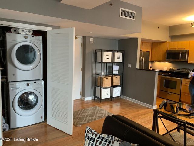 604 S 3rd St 809, Louisville, KY 40202