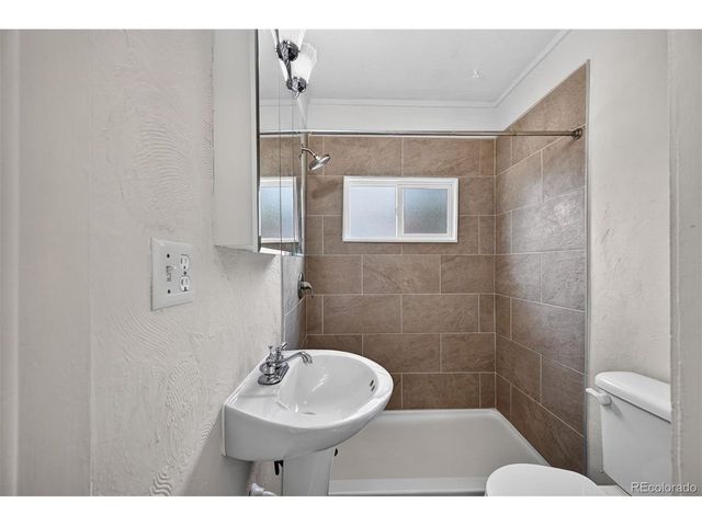 1027 S Quitman St, Denver, CO 80219