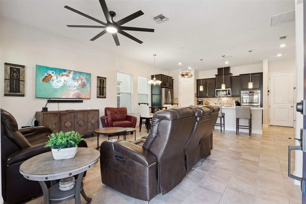 Image 12 of property listing at 9360 MEADOW HUNT WAY, Winter Garden, FL 34787