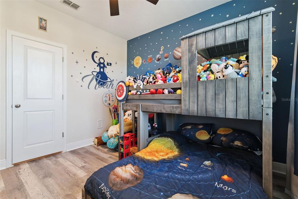 Image 33 of property listing at 9360 MEADOW HUNT WAY, Winter Garden, FL 34787