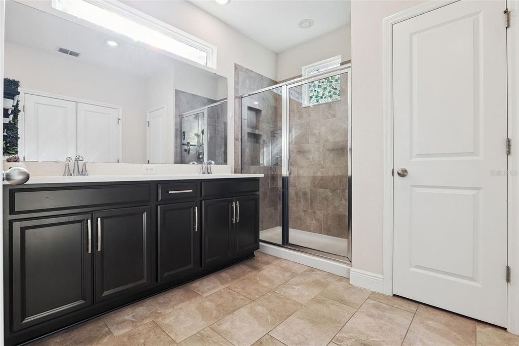 Image 42 of property listing at 9360 MEADOW HUNT WAY, Winter Garden, FL 34787