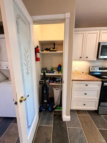 136 Berryessa Dr, Napa, CA 94558