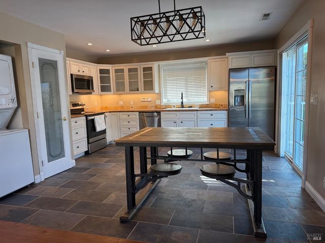 136 Berryessa Dr, Napa, CA 94558