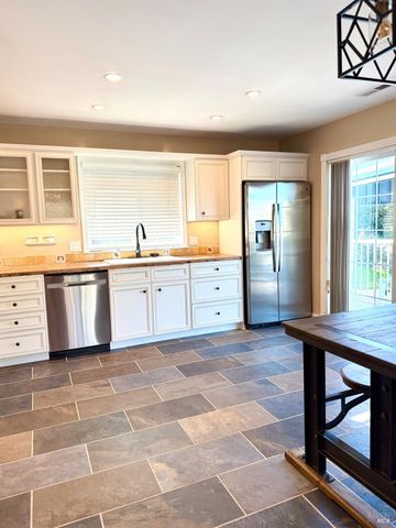 136 Berryessa Dr, Napa, CA 94558