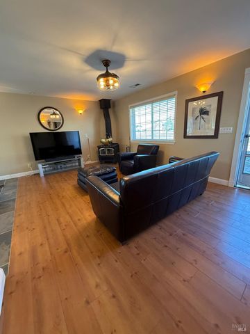 136 Berryessa Dr, Napa, CA 94558