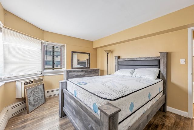 7337 S South Shore Drive 326, Chicago, IL 60649