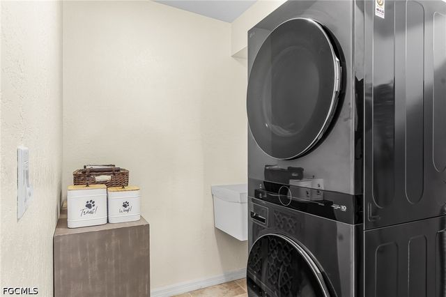 1205 NE 11th TER, Cape Coral, FL 33909