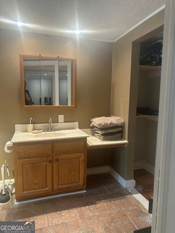 969 Flowers Road, Molena, GA 30258