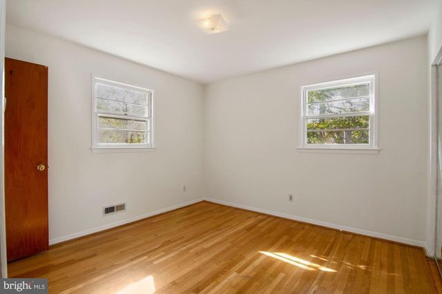 6807 DEAN DR, Mclean, VA 22101