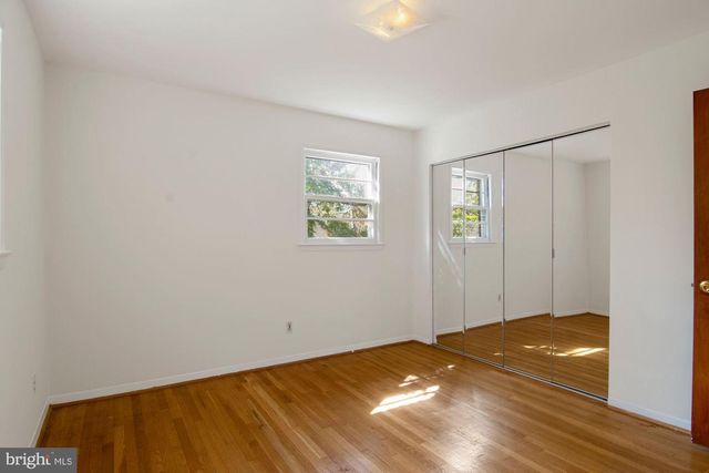 6807 DEAN DR, Mclean, VA 22101