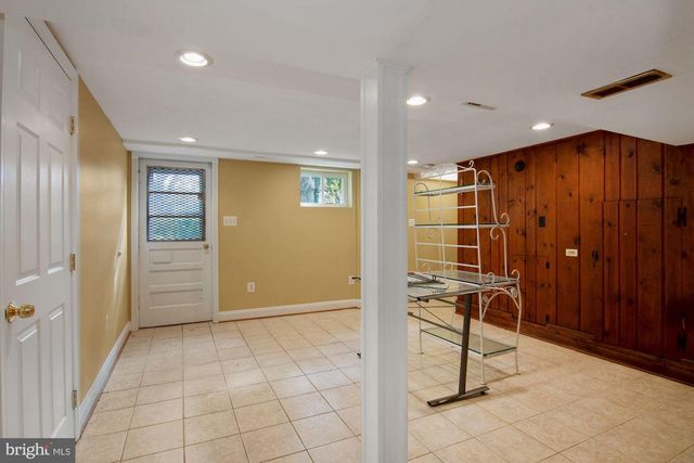 6807 DEAN DR, Mclean, VA 22101