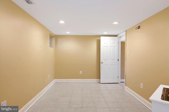 6807 DEAN DR, Mclean, VA 22101