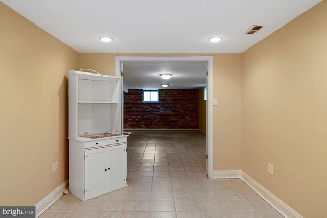 6807 DEAN DR, Mclean, VA 22101