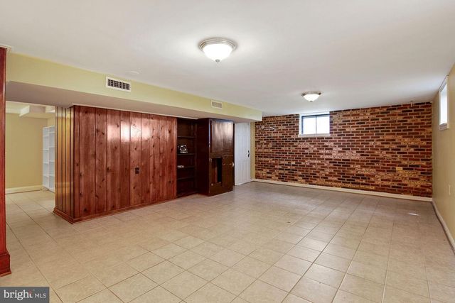 6807 DEAN DR, Mclean, VA 22101