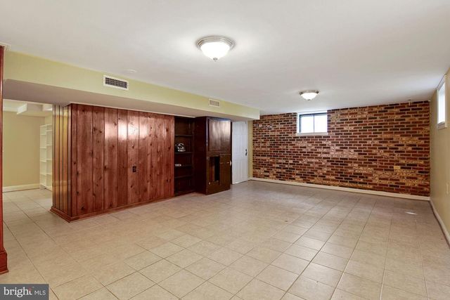 6807 DEAN DR, Mclean, VA 22101