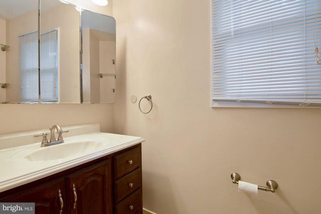 6807 DEAN DR, Mclean, VA 22101