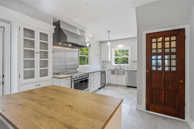 701 S Elm Street, Three Oaks, MI 49128