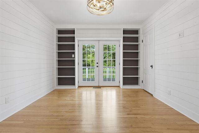 701 S Elm Street, Three Oaks, MI 49128