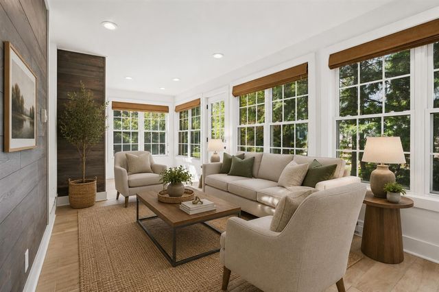 701 S Elm Street, Three Oaks, MI 49128