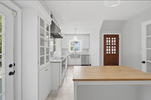 701 S Elm Street, Three Oaks, MI 49128