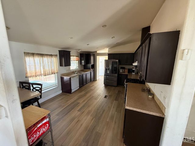 6601 Eucalyptus Drive 221, Bakersfield, CA 93306
