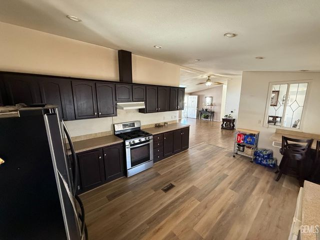 6601 Eucalyptus Drive 221, Bakersfield, CA 93306
