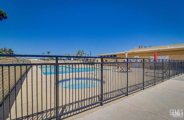 6601 Eucalyptus Drive 221, Bakersfield, CA 93306