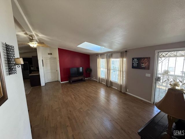 6601 Eucalyptus Drive 221, Bakersfield, CA 93306