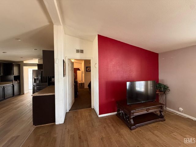 6601 Eucalyptus Drive 221, Bakersfield, CA 93306