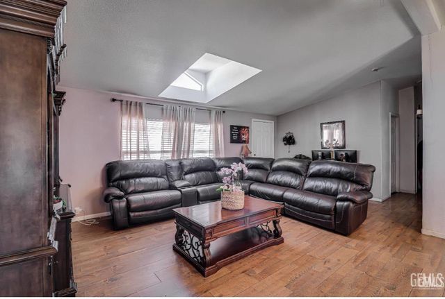 6601 Eucalyptus Drive 221, Bakersfield, CA 93306