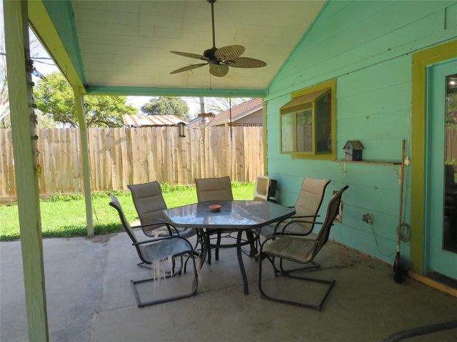 1112 N Heron Drive, Seabrook, TX 77586