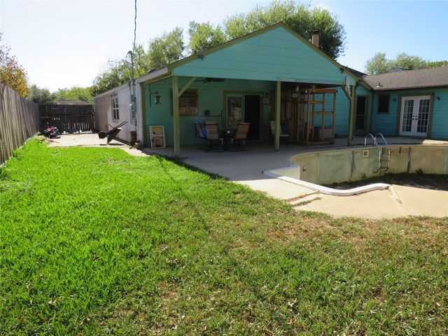 1112 N Heron Drive, Seabrook, TX 77586