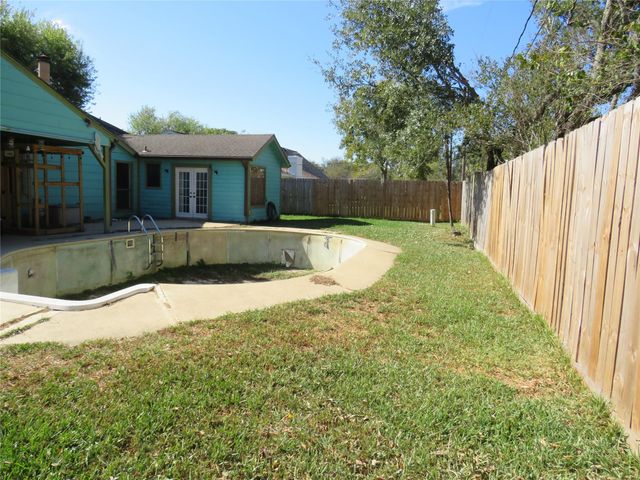 1112 N Heron Drive, Seabrook, TX 77586