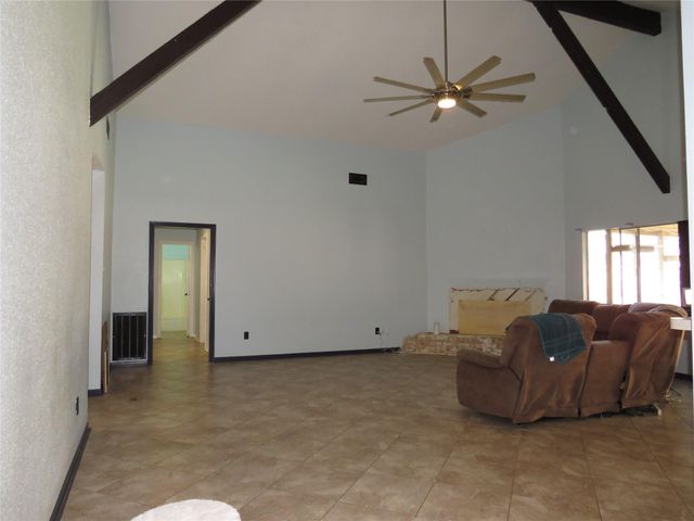 1112 N Heron Drive, Seabrook, TX 77586