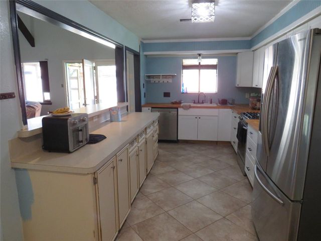 1112 N Heron Drive, Seabrook, TX 77586