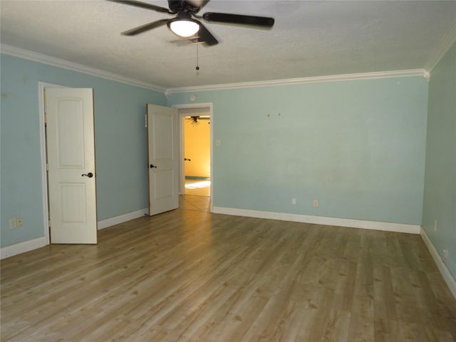 1112 N Heron Drive, Seabrook, TX 77586