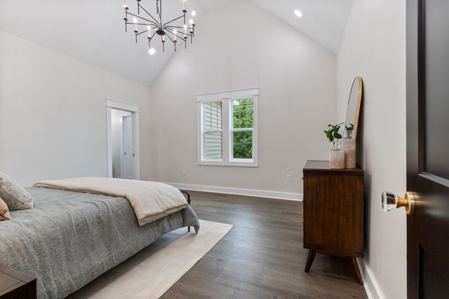 312 N Main St, Dickson, TN 37055