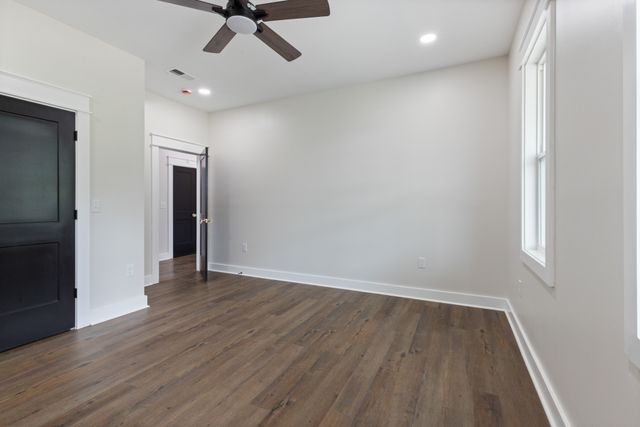 312 N Main St, Dickson, TN 37055