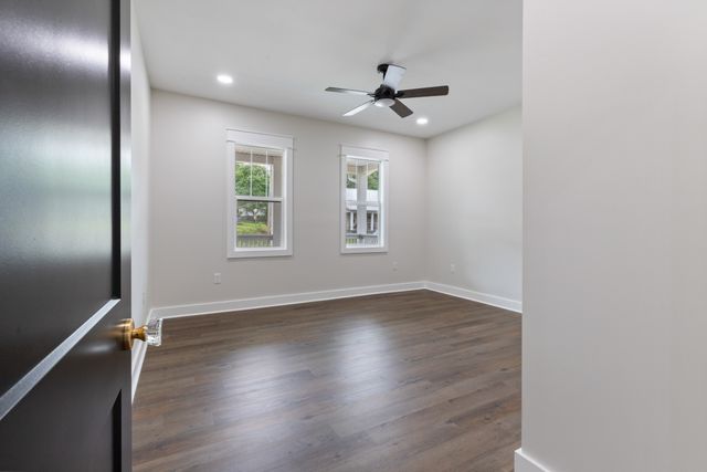 312 N Main St, Dickson, TN 37055