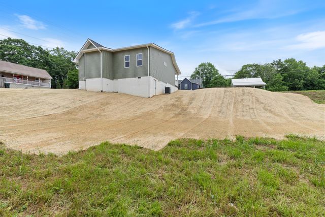 312 N Main St, Dickson, TN 37055